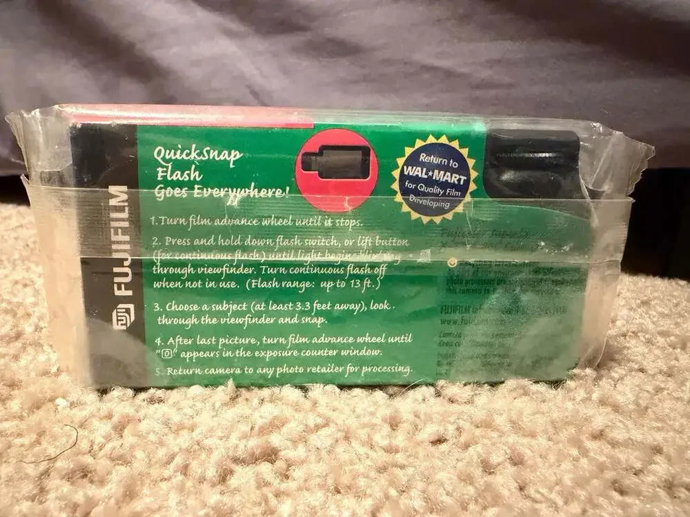 Vintage Fujifilm QuickSnap Flash 35mm Disposable Camera 27 Exposures Expired ‘02